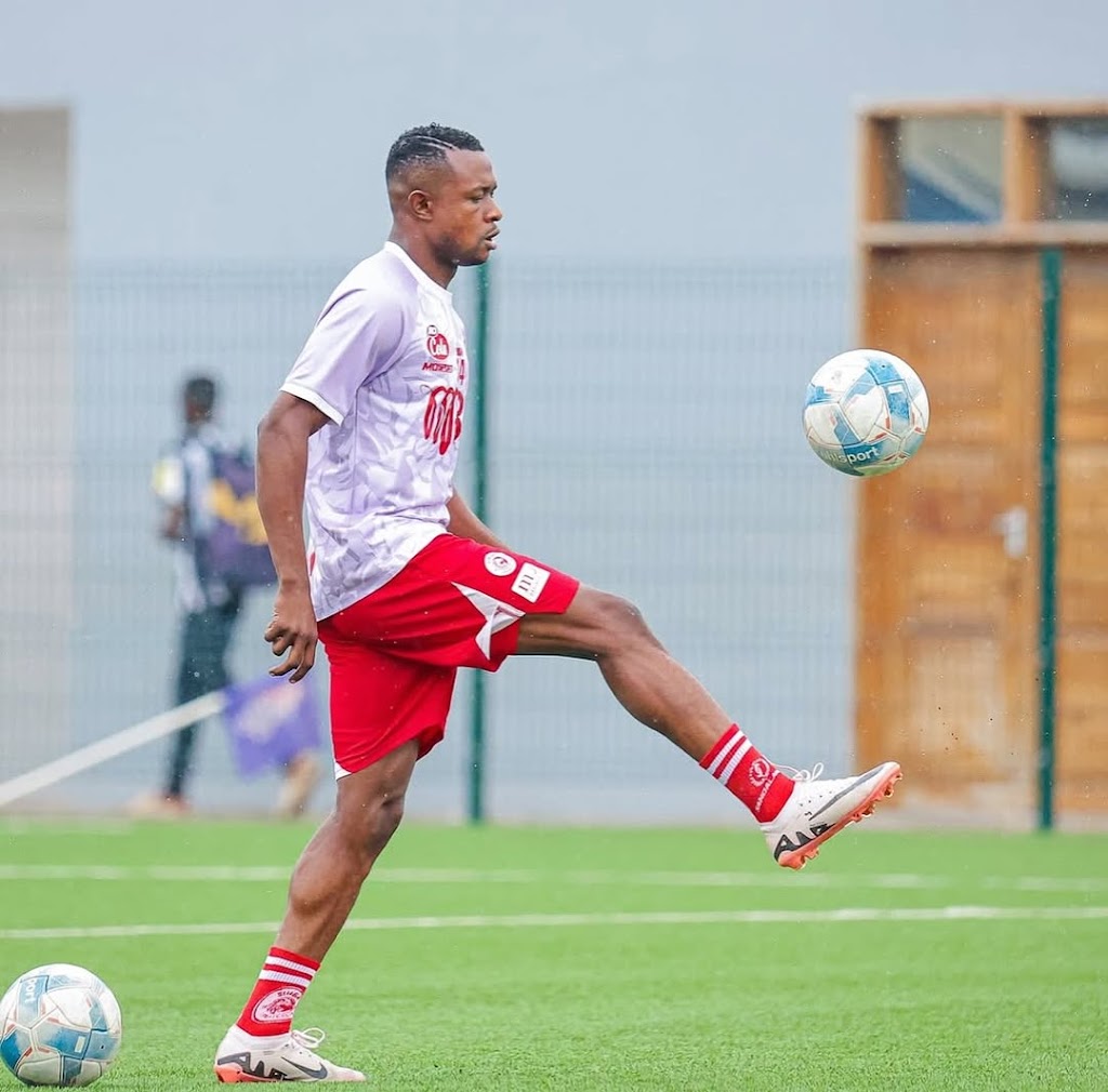 Simba Wanaendelea Kuburudika na Kiwango Kizuri cha Elie Mpanzu Ndani ya Uwanja..