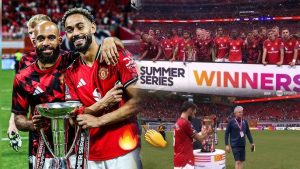 Man United Wabeba Kombe la Kwanza la Msimu